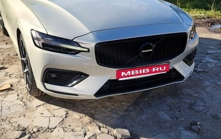 Volvo V60 II, 2019 год, 2 900 000 рублей, 2 фотография