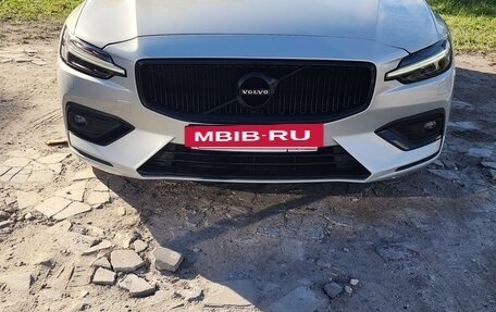 Volvo V60 II, 2019 год, 2 900 000 рублей, 3 фотография