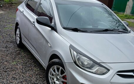 Hyundai Solaris II рестайлинг, 2012 год, 900 000 рублей, 2 фотография