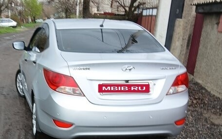 Hyundai Solaris II рестайлинг, 2012 год, 900 000 рублей, 5 фотография