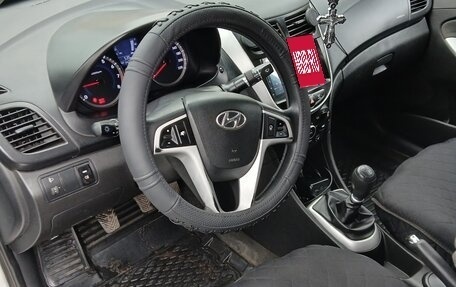 Hyundai Solaris II рестайлинг, 2012 год, 900 000 рублей, 7 фотография