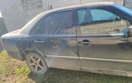 Mercedes-Benz E-Класс, 1996 год, 130 000 рублей, 3 фотография