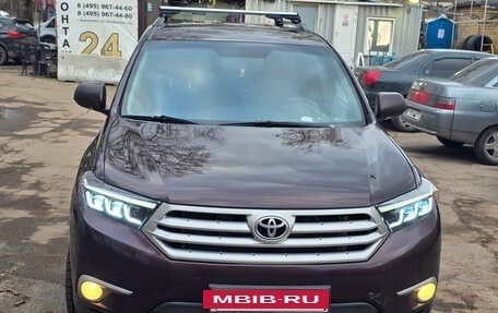 Toyota Highlander III, 2011 год, 2 100 000 рублей, 4 фотография