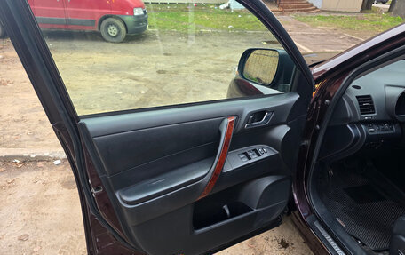 Toyota Highlander III, 2011 год, 2 100 000 рублей, 10 фотография