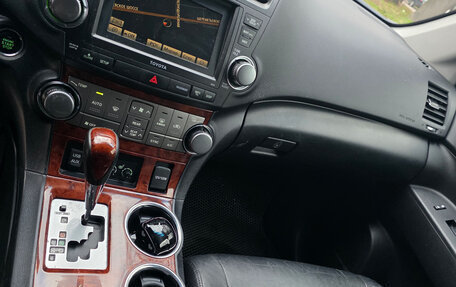 Toyota Highlander III, 2011 год, 2 100 000 рублей, 11 фотография