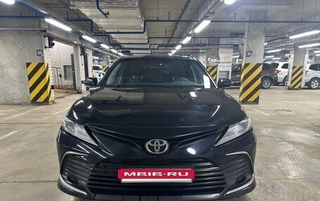 Toyota Camry, 2021 год, 2 100 000 рублей, 2 фотография