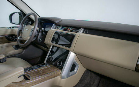 Land Rover Range Rover IV рестайлинг, 2018 год, 6 090 000 рублей, 9 фотография