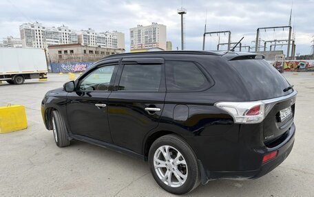 Mitsubishi Outlander III рестайлинг 3, 2013 год, 1 650 000 рублей, 2 фотография