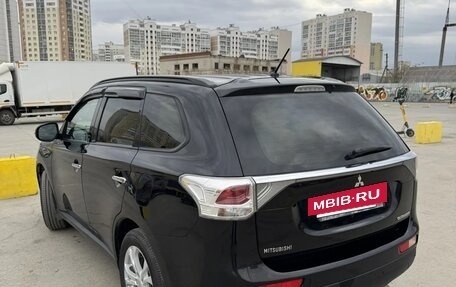 Mitsubishi Outlander III рестайлинг 3, 2013 год, 1 650 000 рублей, 3 фотография