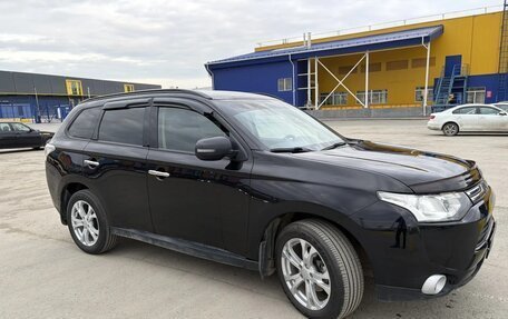 Mitsubishi Outlander III рестайлинг 3, 2013 год, 1 650 000 рублей, 4 фотография