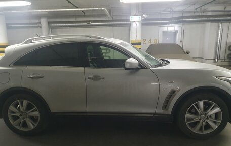Infiniti QX70, 2013 год, 2 200 000 рублей, 6 фотография