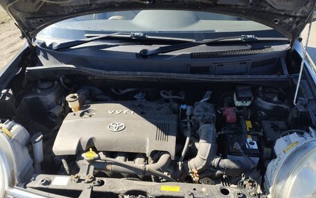 Toyota Sienta I, 2010 год, 750 000 рублей, 3 фотография