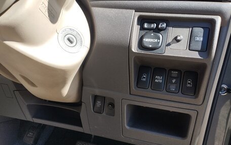 Toyota Sienta I, 2010 год, 750 000 рублей, 9 фотография