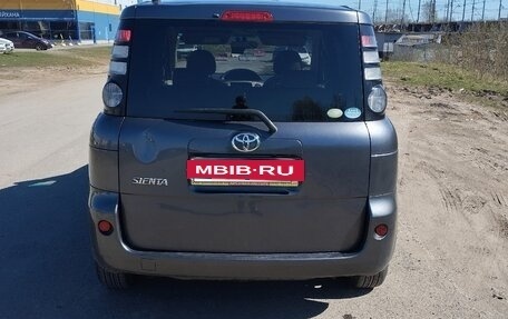 Toyota Sienta I, 2010 год, 750 000 рублей, 18 фотография