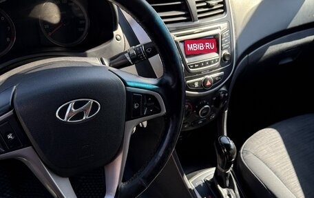 Hyundai Solaris II рестайлинг, 2015 год, 900 000 рублей, 1 фотография
