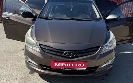 Hyundai Solaris II рестайлинг, 2015 год, 900 000 рублей, 9 фотография