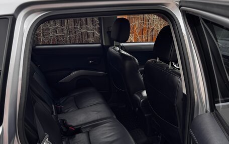 Mitsubishi Outlander III рестайлинг 3, 2010 год, 950 000 рублей, 10 фотография