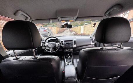 Mitsubishi Outlander III рестайлинг 3, 2010 год, 950 000 рублей, 14 фотография