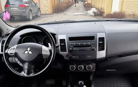 Mitsubishi Outlander III рестайлинг 3, 2010 год, 950 000 рублей, 13 фотография