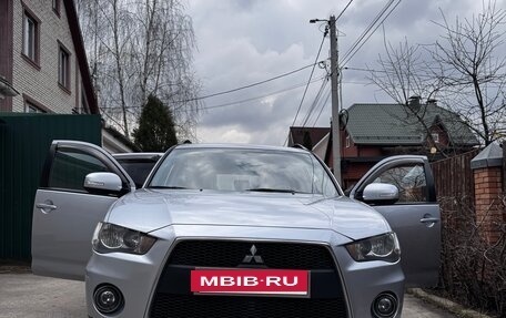 Mitsubishi Outlander III рестайлинг 3, 2010 год, 950 000 рублей, 3 фотография