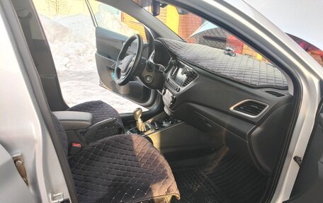 Hyundai Solaris II рестайлинг, 2017 год, 1 400 000 рублей, 13 фотография