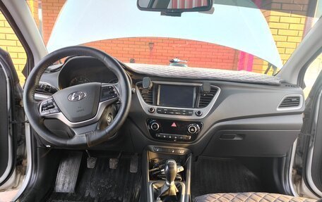 Hyundai Solaris II рестайлинг, 2017 год, 1 400 000 рублей, 14 фотография