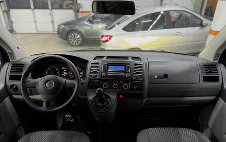 Volkswagen Caravelle T5, 2012 год, 1 999 000 рублей, 2 фотография