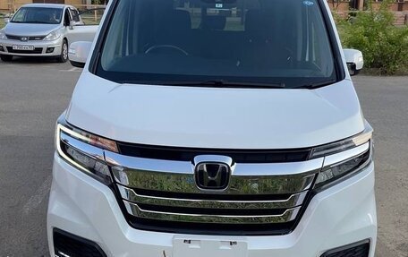 Honda Stepwgn IV, 2020 год, 2 600 000 рублей, 2 фотография