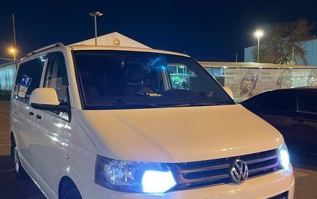 Volkswagen Caravelle T5, 2012 год, 1 850 000 рублей, 2 фотография