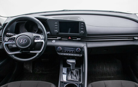 Hyundai Elantra, 2021 год, 2 070 000 рублей, 13 фотография