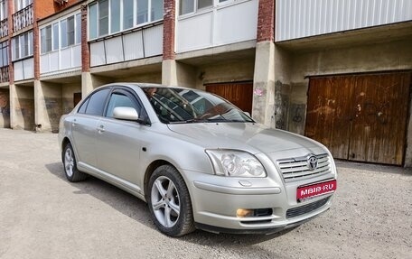 Toyota Avensis III рестайлинг, 2004 год, 700 000 рублей, 1 фотография