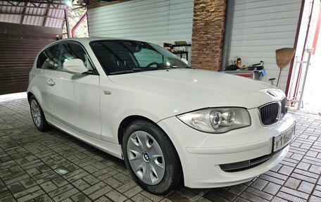 BMW 1 серия, 2011 год, 999 000 рублей, 6 фотография