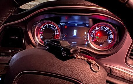 Dodge Challenger III рестайлинг 2, 2019 год, 4 600 000 рублей, 5 фотография