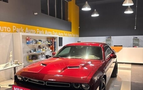 Dodge Challenger III рестайлинг 2, 2019 год, 4 600 000 рублей, 2 фотография