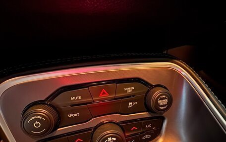 Dodge Challenger III рестайлинг 2, 2019 год, 4 600 000 рублей, 10 фотография