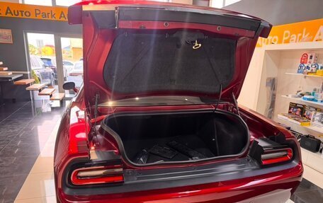 Dodge Challenger III рестайлинг 2, 2019 год, 4 600 000 рублей, 18 фотография