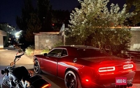 Dodge Challenger III рестайлинг 2, 2019 год, 4 600 000 рублей, 6 фотография