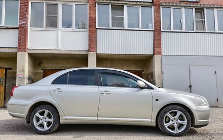 Toyota Avensis III рестайлинг, 2004 год, 700 000 рублей, 5 фотография