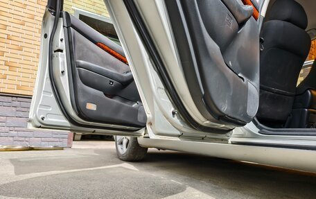 Toyota Avensis III рестайлинг, 2004 год, 700 000 рублей, 8 фотография