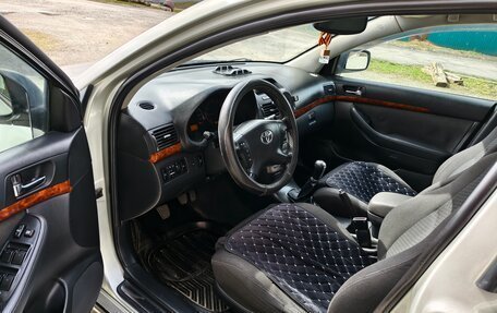 Toyota Avensis III рестайлинг, 2004 год, 700 000 рублей, 11 фотография