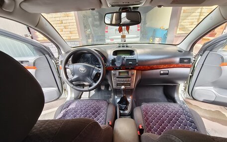 Toyota Avensis III рестайлинг, 2004 год, 700 000 рублей, 12 фотография