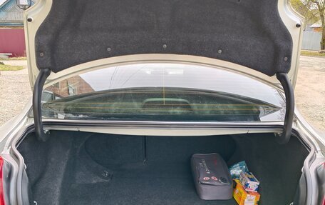 Toyota Avensis III рестайлинг, 2004 год, 700 000 рублей, 14 фотография