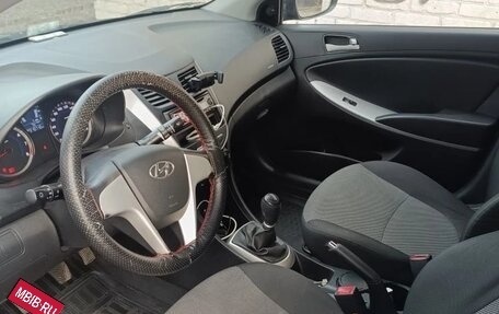 Hyundai Solaris II рестайлинг, 2012 год, 900 000 рублей, 4 фотография