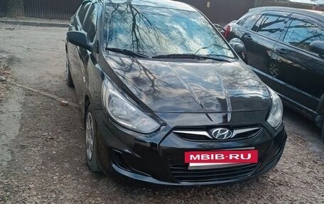 Hyundai Solaris II рестайлинг, 2012 год, 900 000 рублей, 3 фотография
