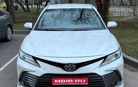 Toyota Camry, 2021 год, 3 850 000 рублей, 1 фотография