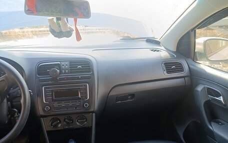 Volkswagen Polo VI (EU Market), 2015 год, 490 000 рублей, 2 фотография