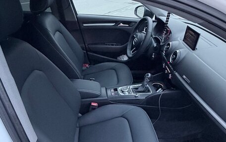 Audi A3, 2018 год, 1 600 000 рублей, 10 фотография