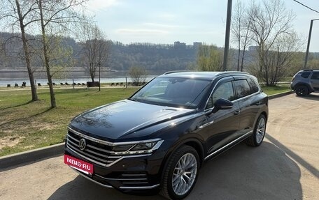 Volkswagen Touareg III, 2019 год, 4 200 000 рублей, 3 фотография