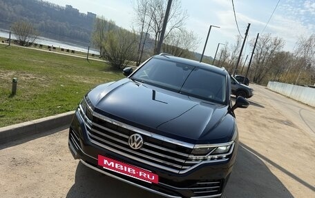 Volkswagen Touareg III, 2019 год, 4 200 000 рублей, 2 фотография