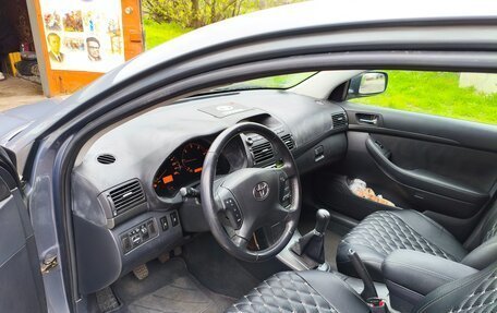 Toyota Avensis III рестайлинг, 2004 год, 1 000 000 рублей, 7 фотография